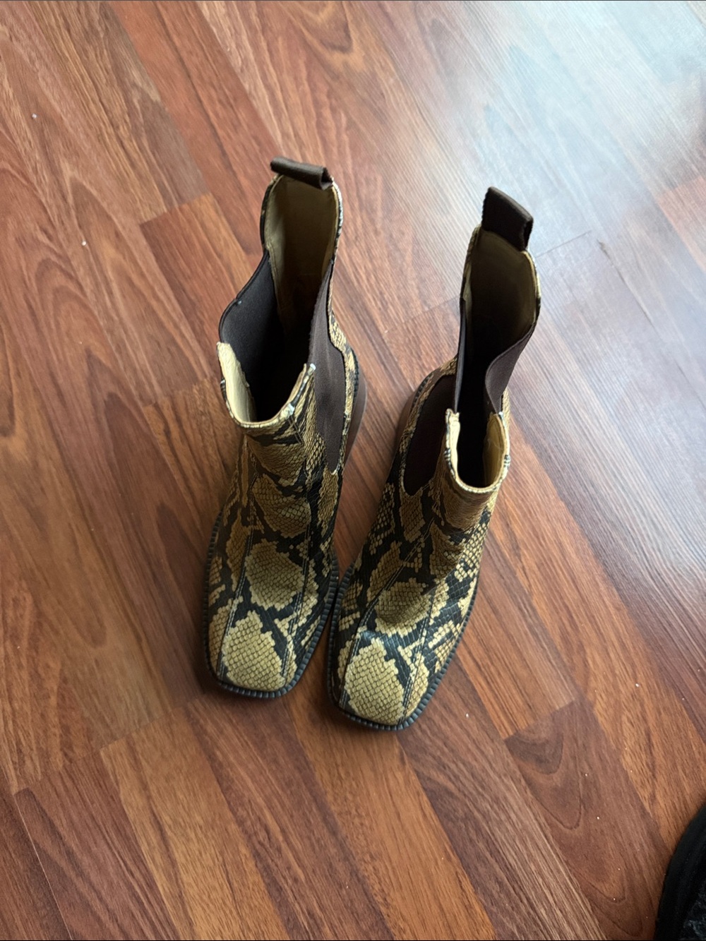 Sam Edelman Yellow and Black Snake-Print Chelsea Boots